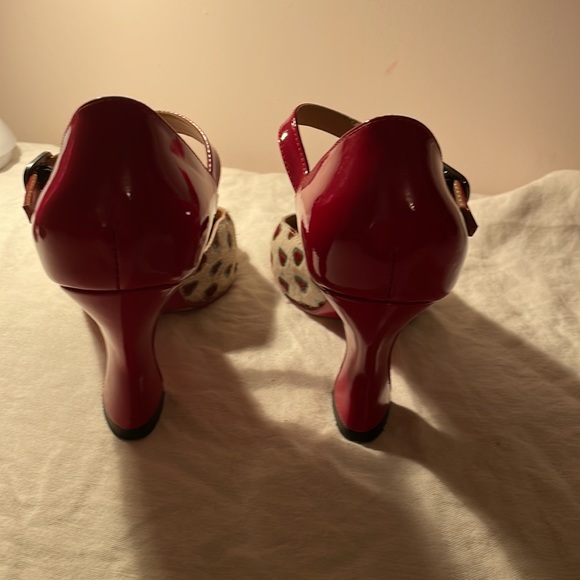 Woman’s fluevog - Picture 3 of 4